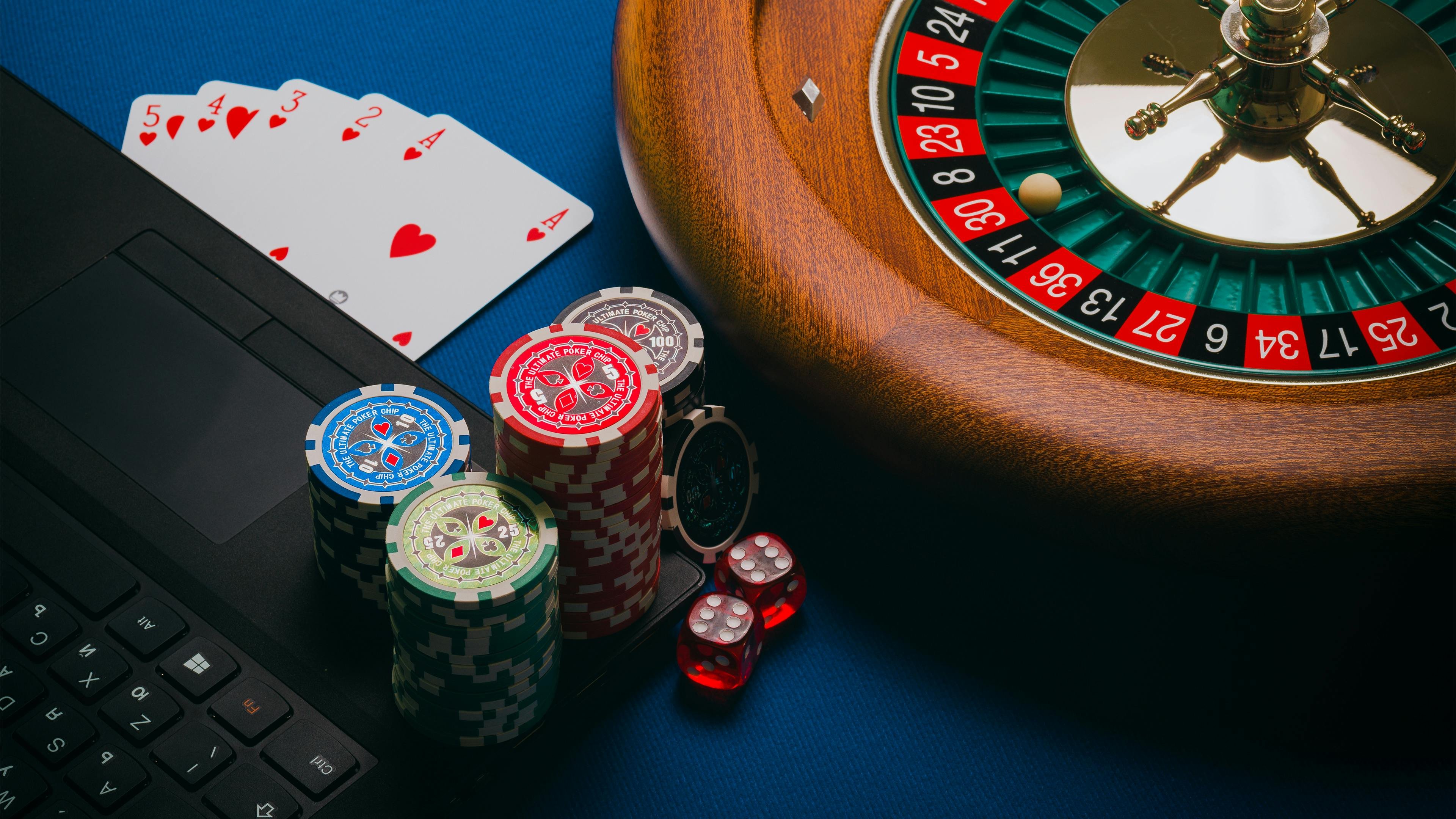 Layar permainan Bandar Ceme di agen 77 menampilkan meja dealer langsung dan kartu domino