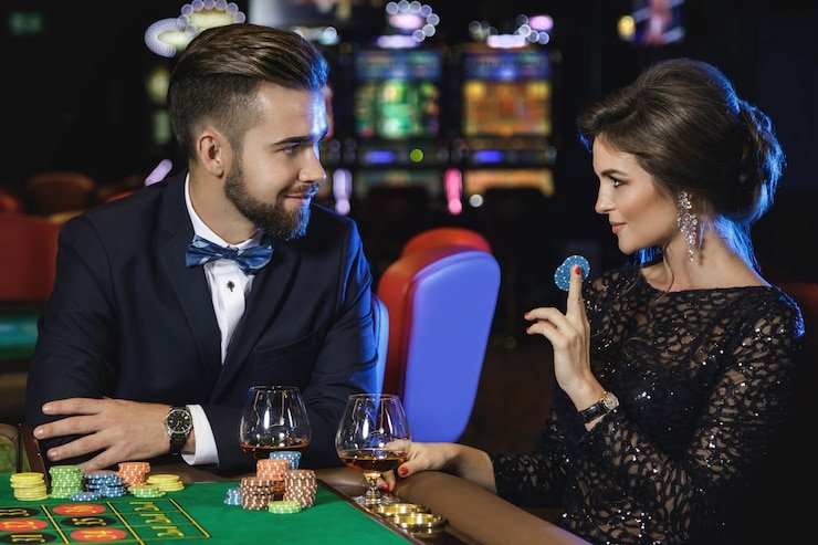 Antarmuka Caribbean Stud Poker agen 77 menampilkan pilihan fold dan call dengan jelas